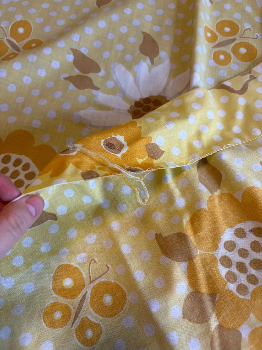 Vintage 1970s Pequot Twin Flat Sheet Yellow Floral Daisy Polka Dot 72x104